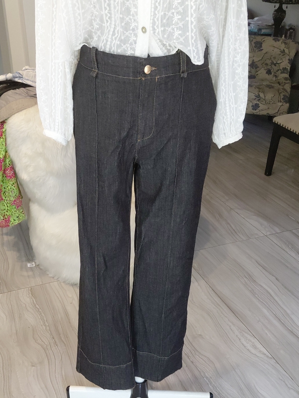 Zara Black Dark Wash Jeans with Contrast Stitching